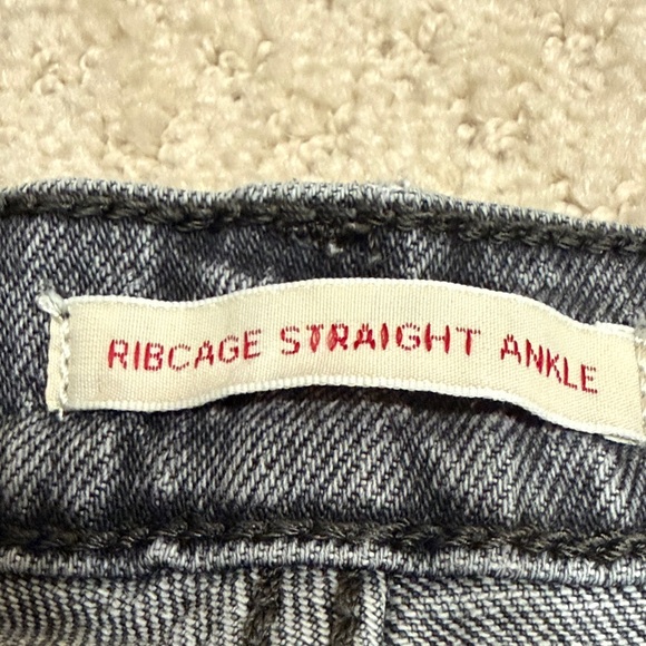 Levi's Women’s Washed Black Relaxed Straight Jeans - Picture 4 of 6